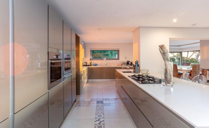 8 Bedroom Property for Sale in Llandudno Western Cape